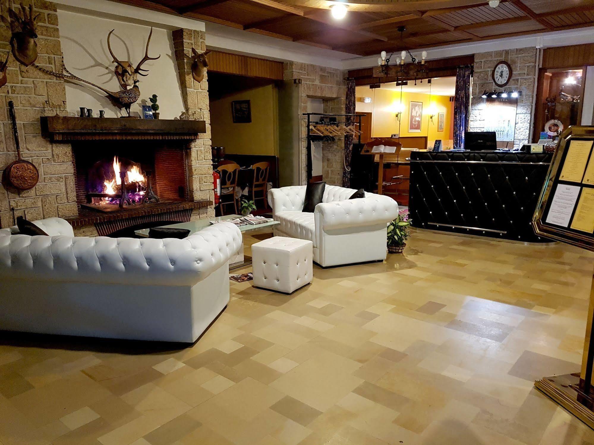 Logis Hotel Saint-Hubert Cour-Cheverny Exteriér fotografie