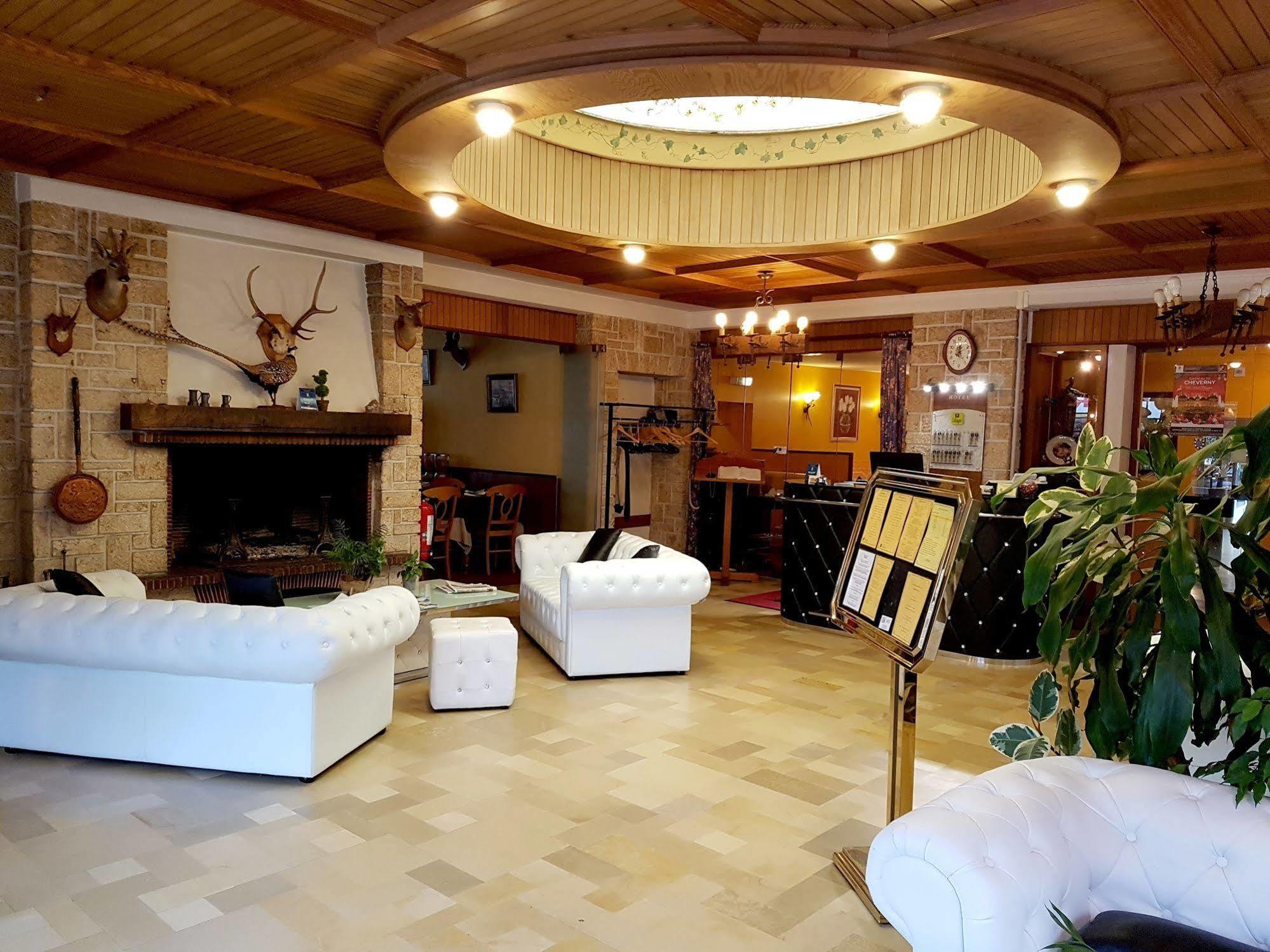 Logis Hotel Saint-Hubert Cour-Cheverny Exteriér fotografie